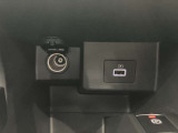 USB電源を装備してます。スマホやタブレットの充電に便利です♪