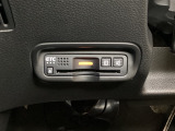 ハンドルの左下にETCがついています。高速道路の料金所の通過も楽々です。カードの取り出しもしやすい場所についています。