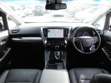 【運転席・インパネまわり】 ハンドル・シート・フロアーなど隅々までプロによるクリーニング済み☆彡キレイな車内でドライブが一層快適にお楽しみいただけます。!!