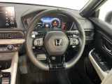 運転時の視界周辺の見やすい位置に、メーターやディスプレーをレイアウト。