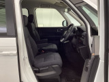 フィット感のあるシート。しっかりと支えてくれるので、長時間の運転を快適にサポートしてくれます。