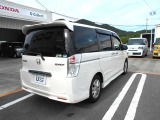 後ろのドアは、両側とも電動スライドドアとなっています♪