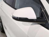 【BMWミラー】視認性の高いスタイリッシュなミラー。自動防眩機能も付いており夜間のドライビングをサポートします。