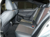 F専用本革シートオプション装備。高級感ある内装で運転をより快適にします。