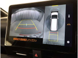 パノラミックビューモニター付きです。車両を上から見たような映像をディスプレイオーディオ画面に表示。運転席からの目視だけでは見にくい、車両周辺の状況をリアルタイムでしっかり確認できます。