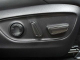運転席はパワーシートなのでお好みのドライビングポジションに調整可能です♪