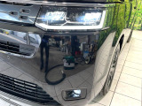 【LEDヘッドライト】悪天候や夜間走行時も良好な視界を確保し安心して運転できる高輝度LEDヘッドライトを装備!点灯速度が早く、消費電力も抑えられています。