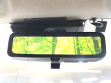 【デジタルインナーミラー】後席の大きな荷物や同乗者で後方が確認しづらい時でも安心!カメラが撮影した車両後方の映像をルームミラー内に表示。クリアな視界で状況の確認が可能です!