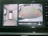 リバースにシフトするとまるで上空から見下ろしているような感じにナビゲーション画面に映し出します
