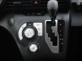 オートエアコンで簡単に車内の温度調節ができます!