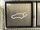 【パワーバックドア】スマートキーや運転席のボタンを押すだけでリアゲートが自動で開閉します!荷物を持っている時や、高い位置にあるバックドアを閉める際に便利な機能です♪
