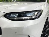 【LEDヘッドライト】悪天候や夜間走行時も良好な視界を確保し安心して運転できる高輝度LEDヘッドライトを装備!点灯速度が早く、消費電力も抑えられています。