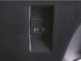 USB接続により外部オーディオと連携する事が出来、車内で音楽を楽しむ事が出来ます。