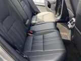 セカンドシートです!!ベンチシートになってますので、お二人の乗車ですとゆったり座って頂けますよ!!