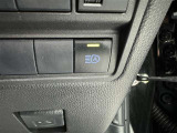 オートマチックハイビームとは、先行車や対向車のライトを認識し、ハイビームとロービームを自動で切り替える機能です。夜道の視界を確保します。詳細は販売店スタッフまでおたずねください。