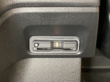 ハンドルの左下にETCがついています。高速道路の料金所の通過も楽々です。カードの取り出しもしやすい場所についています。