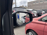 BSW(後側方車両検知警報)ブザーとともに、ブレーキを制御することで車両をもとの車線内に戻すような力を短時間発生させ、車両との接触を回避するようドライバーのステアリング操作をアシストします。