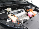 2AR-FXE型 2.5L 直4 DOHCエンジンと2JM型 交流同期電動のハイブリッドシステム搭載、駆動方式はFFです。