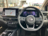 使いやすく安全な操作性と良好な視界を実現した運転席!