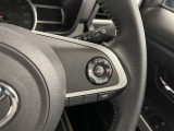 アダプティブクルーズコントロール機能付きです。走行中に先行車の様子を検知しながら、設定した車速の範囲内で先行車との距離のキープを支援します。詳細は販売店スタッフまでおたずねください。