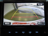 バックガイドモニターで、後方を確認しながら安心して駐車することができます。運転初心者も熟練者も必須の機能ですよ!
