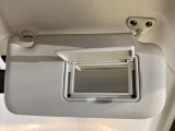 【運転席サンバイザー】鏡が付いているのでメイク直しなどにも便利★