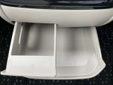 前席用ドリンクホルダーです