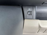 車いす仕様車ならではの乗車状況に合わせて、ヘッドライトの照射角度を調整可能。対向車への配慮はもちろん、夜間も安心して運転できます。