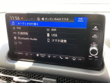 HondaCONNECT対応の便利なナビディスプレー。お持ちのスマートフォンと連携して、ナビやBluetoothでの音楽再生が可能です。デザインはもちろん、操作性も良好です。