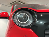 LEDヘッドライトは、点灯の瞬間から最大光量を発揮し、突然暗くなるトンネルなどでの安定感を高めます。