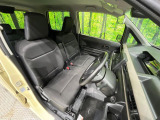運転席まわりには十分なスペースがあり、大柄な方でもゆったり運転していただける環境です。