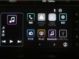 ディスプレイオーディオを装備。スマートフォンと車を繋ぐことで、これまでのナビに加えて色々なサービスが楽しめます。