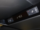 【リヤオートエアコン】付です!温度設定をするだけであとはエアコンコンピューターが、風量や吹き出し口の温度を自動設定♪快適なお時間をお過ごしください。