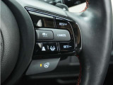 ◆アダプティブクルーズコントロール◆予め設定した車速内でクルマが自動的に加減速。前走車との適切な車間距離を維持しながら追従走行します。【LKAS】車線維持支援システムでステアリング操作を支援。