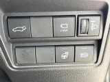 【パワーバックドア】スマートキーや運転席のボタンを押すだけでリアゲートが自動で開閉します!荷物を持っている時や、高い位置にあるバックドアを閉める際に便利な機能です♪