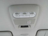 運転席の上に、手元を明るく照らすマップランプをご用意しております♪