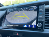 バックモニター装備。画面にて後方の確認が行えるので、バック駐車や車庫入れの際には重宝します。車の運転に慣れない方でも安心のガイドライン表示機能付。