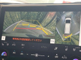 【パノラミックビューモニター】専用のカメラにより、上から見下ろしたような視点で360度クルマの周囲を確認することができます☆死角部分も確認しやすく、狭い場所での切り返しや駐車もスムーズに行えます。