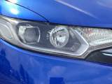 明るくて長寿命のLEDヘッドライト採用