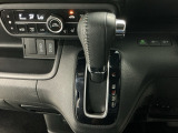 オートマチックシフトレバーは、手になじみ操作しやすい形状で安全運転にもつながります♪