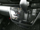 キビキビとした走りと優れた燃費を両立した、日産自慢のCVTは操作のし易いインパネシフトを採用しております♪