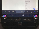 オートエアコンは温度を設定するだけで、自動で風量などを設定してくれます。運転しながら操作も必要ないので、安全性も向上します。