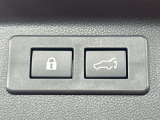 【パワーバックドア】スマートキーや運転席のボタンを押すだけでリアゲートが自動で開閉します!荷物を持っている時や、高い位置にあるバックドアを閉める際に便利な機能です♪