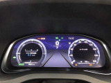 とっても見やすいメーターです。夜間時はラグジュアリーな気分にさせてくれる照明が魅力ですので、夜のドライブも楽しみになりますよ♪