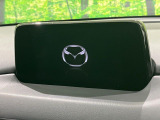 【マツダコネクトナビ】車内の雰囲気にマッチした一体型タイプのナビ。各種車輌設定やBluetooth再生等、様々な機能が楽しめます。直感的なダイヤル操作が可能で、使い勝手も良好です。