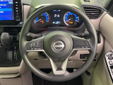 インテリアに合わせたデザインのステアリングは、運転される方のことも考え、運転しやすい形状、大きさです。是非一度、実際に触ってお確かめください。