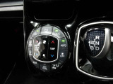 車内の温度管理に便利なオートエアコン☆
