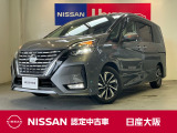 両手が塞がっていても足で開くハンズフリースライドドア付き!