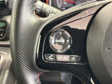 ステアリングにオーディオ操作スイッチが付いています。オーディオ画面に直接タッチしなくても操作が出来ますので、運転に集中できます。