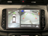 前後左右4つのカメラで、上から見たような映像をお届け、駐車時も安心、アラウンドビューモニター付(肉眼では確認し辛い左前の映像に切り替えることも可能です)。
